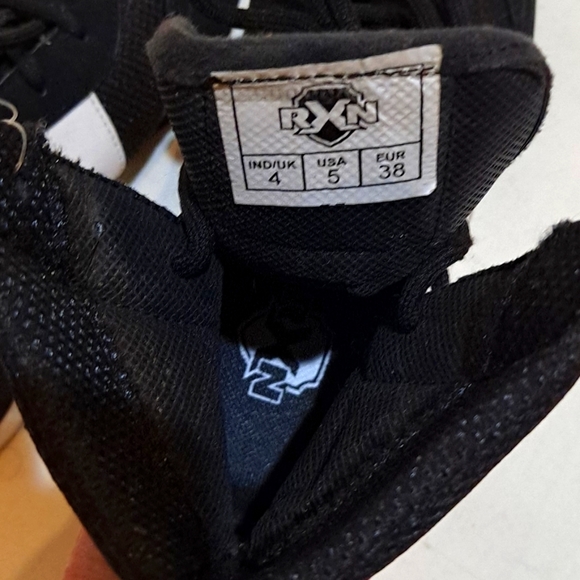 RXN kids boxing shoes, size 5 - Picture 4 of 6